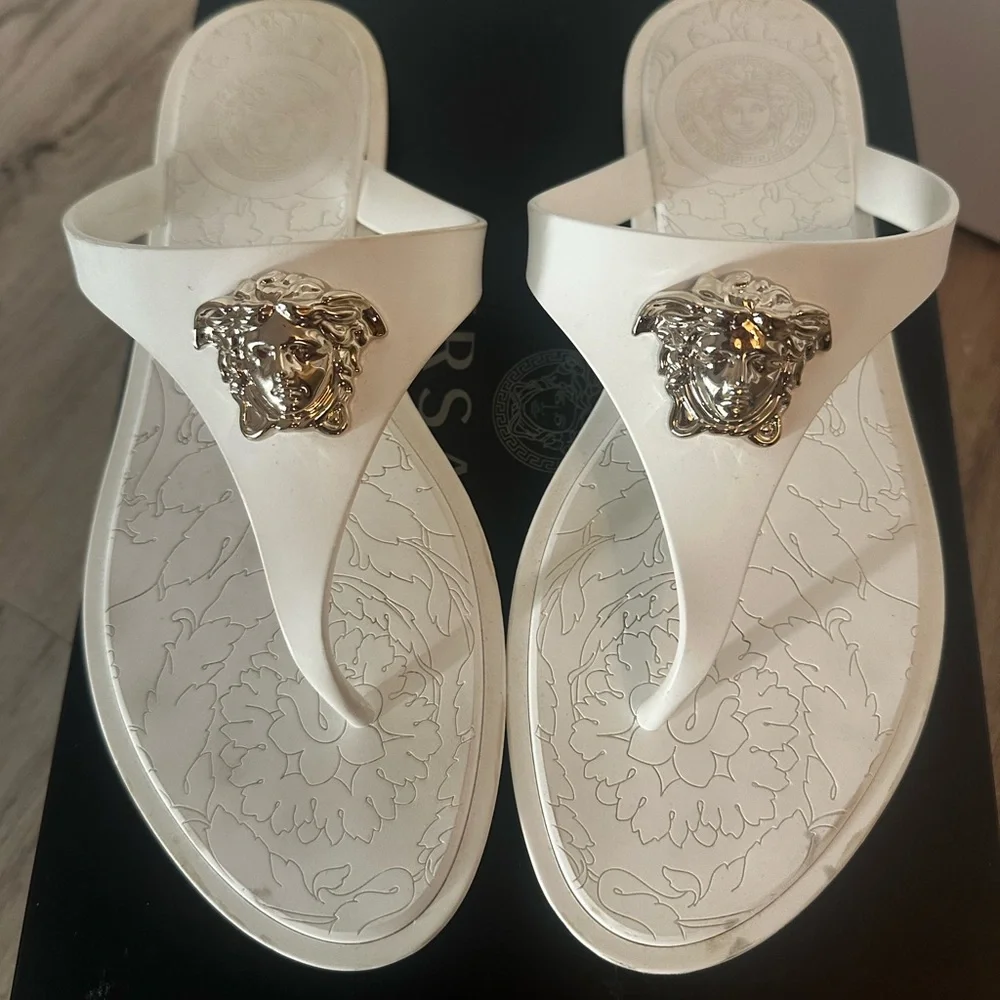 Versace Cream Sandals with Gold Medusa - Picture 5 of 5